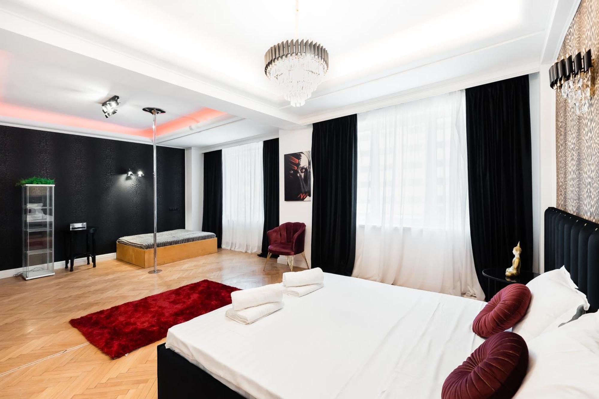 Central Studios In Piata Romana Bucharest Exterior photo