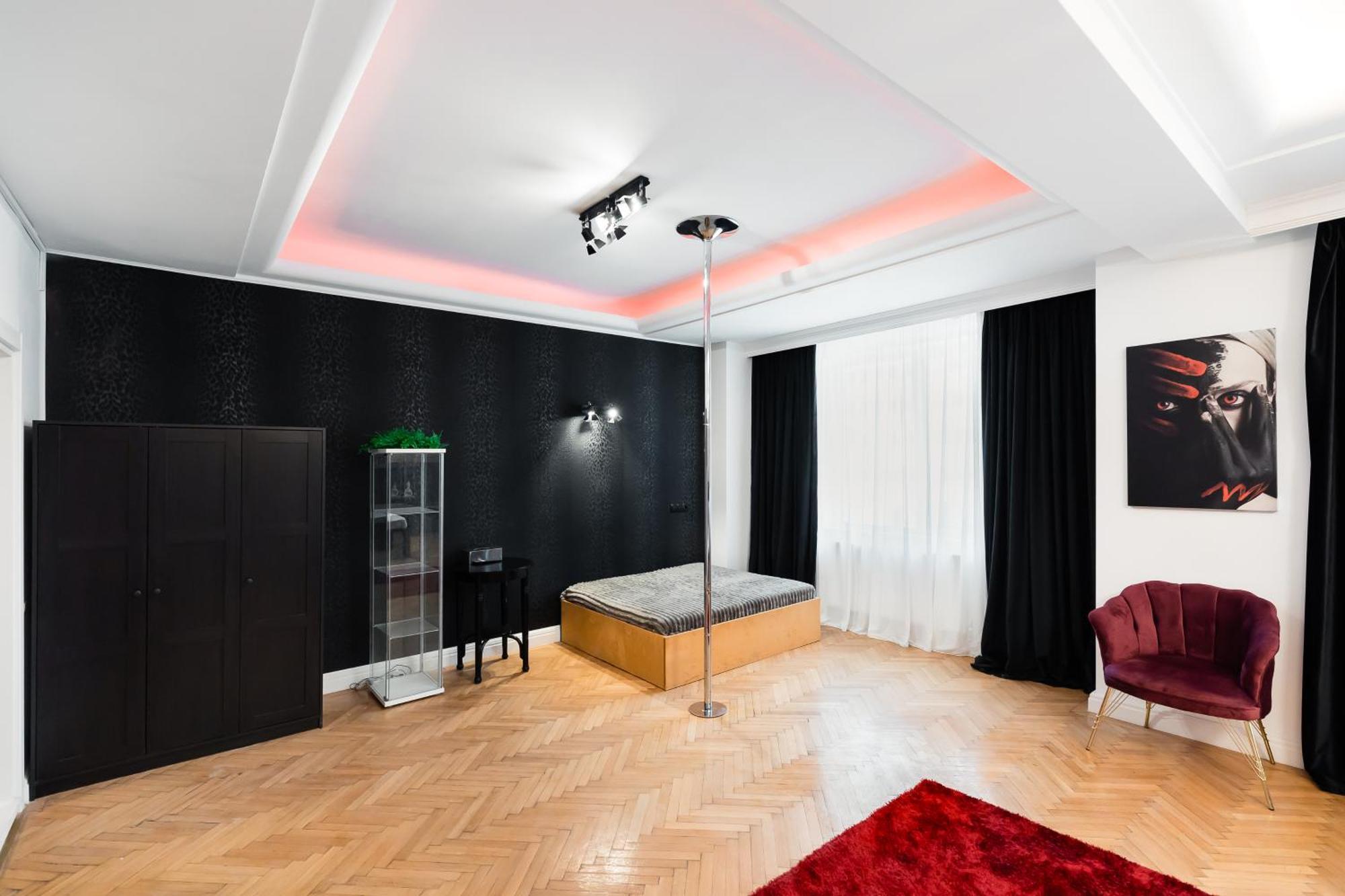 Central Studios In Piata Romana Bucharest Room photo