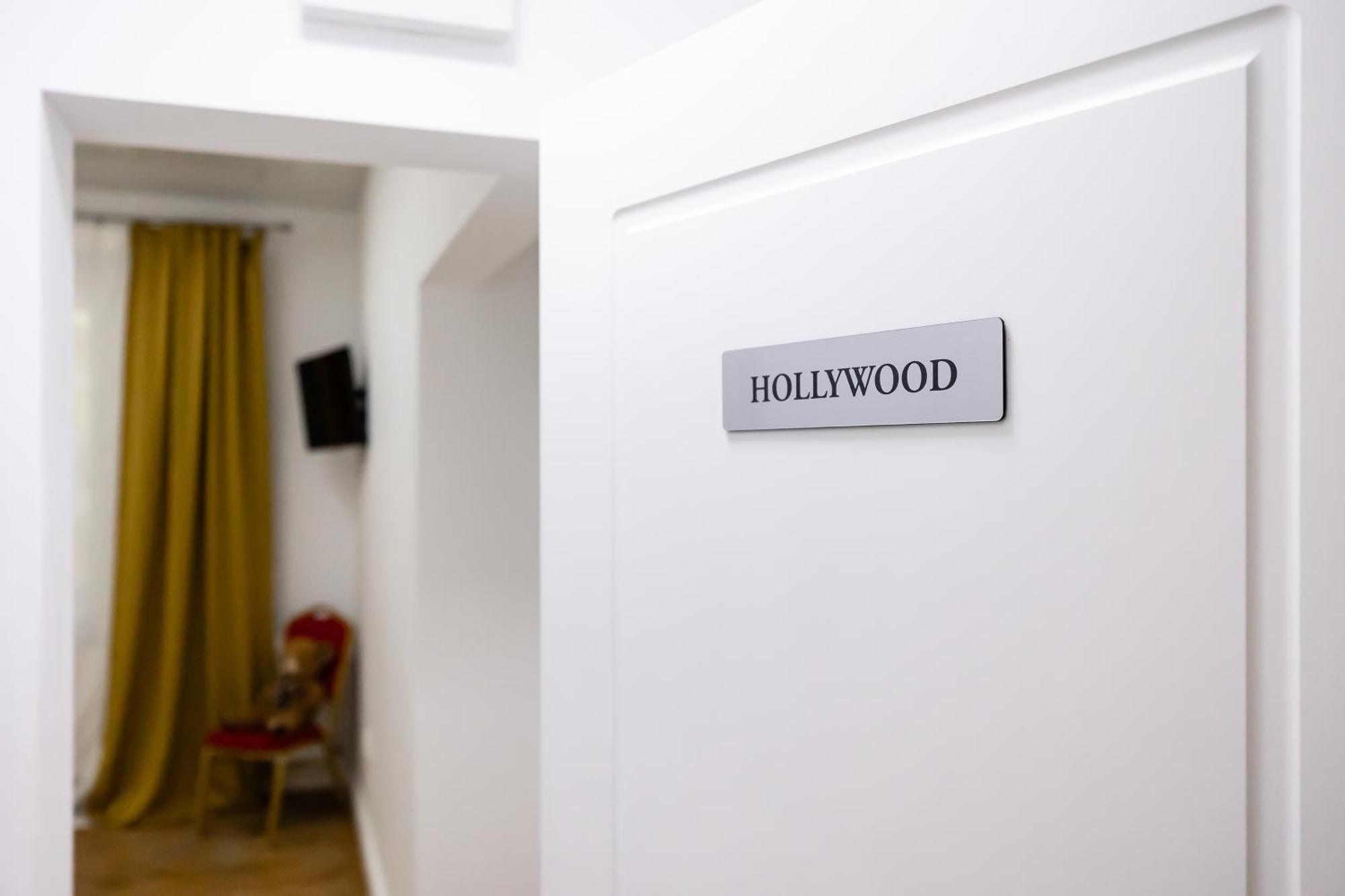 Central Studios In Piata Romana Bucharest Room photo