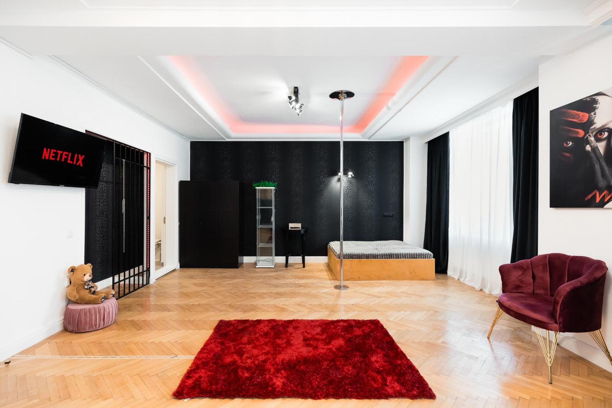 Central Studios In Piata Romana Bucharest Exterior photo