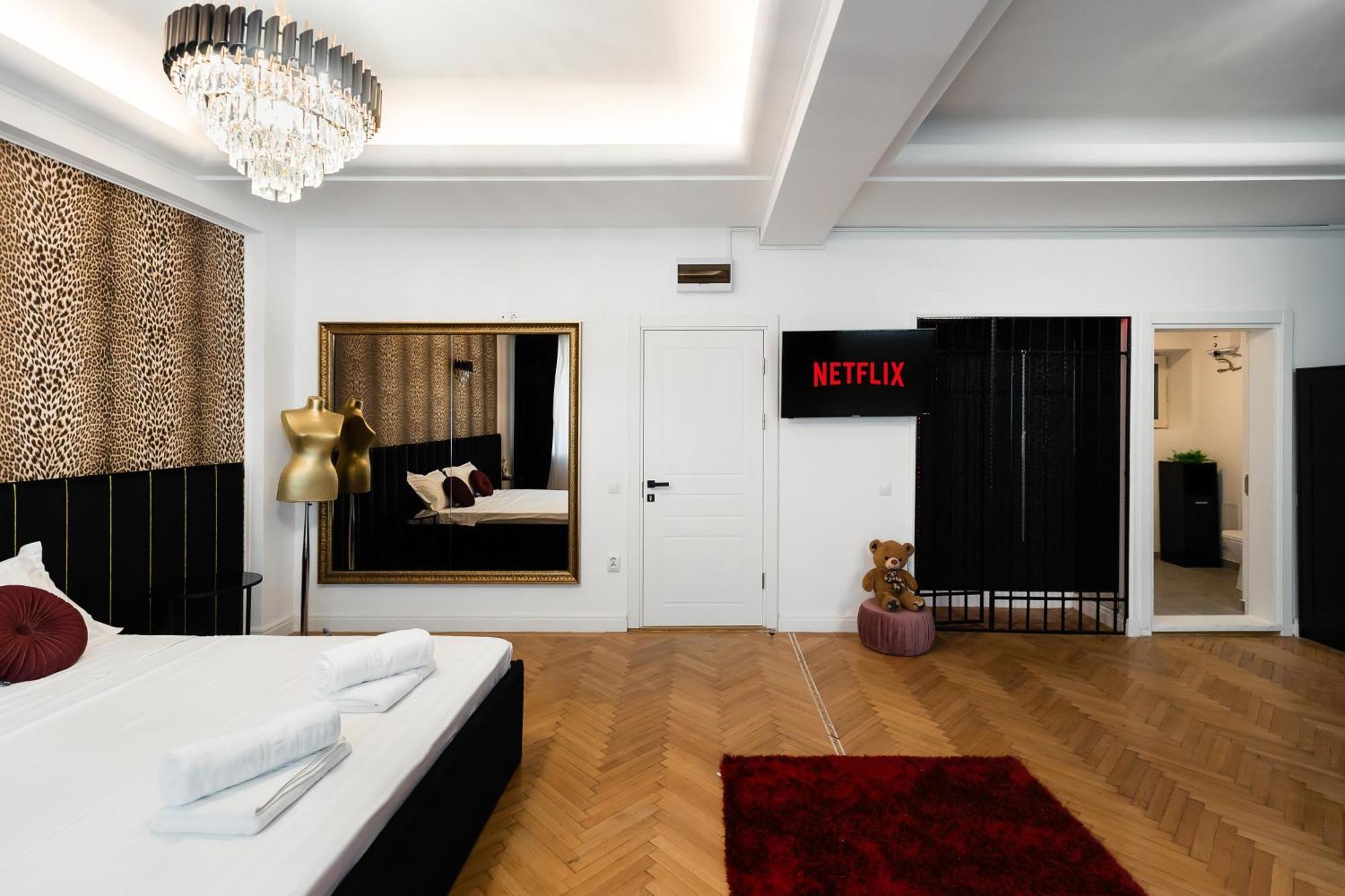 Central Studios In Piata Romana Bucharest Exterior photo
