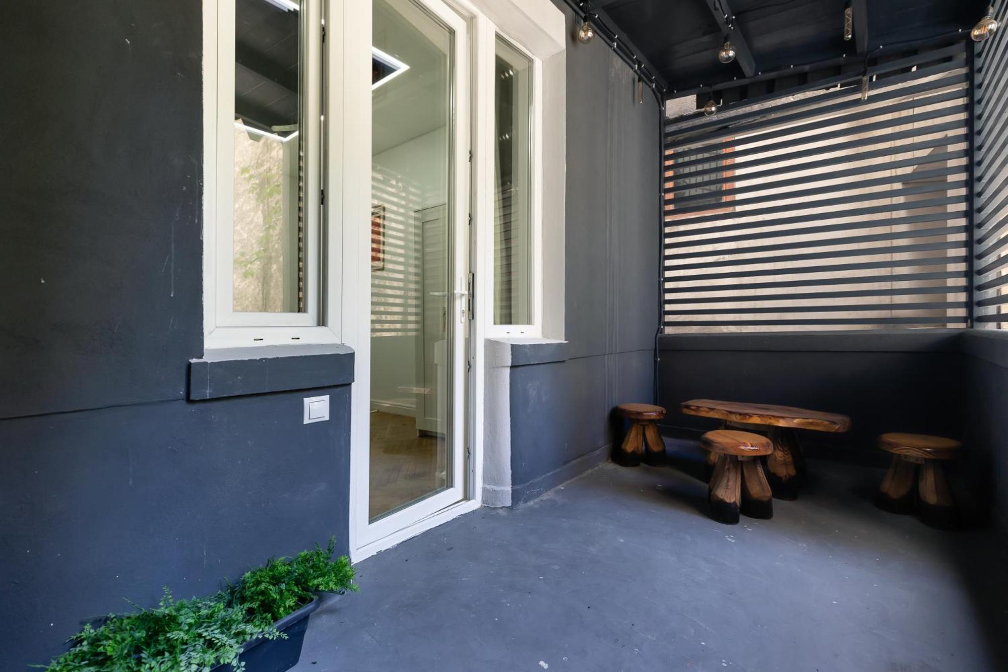 Central Studios In Piata Romana Bucharest Exterior photo