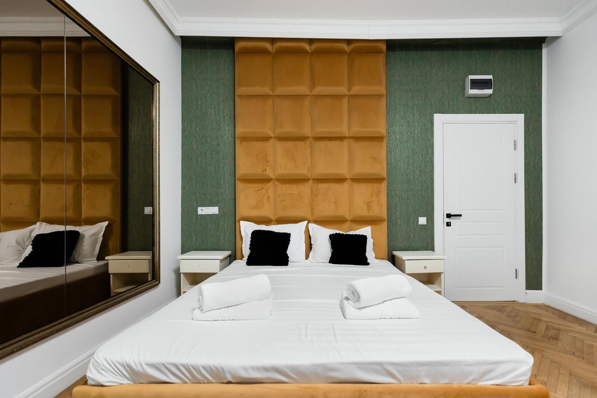 Central Studios In Piata Romana Bucharest Room photo